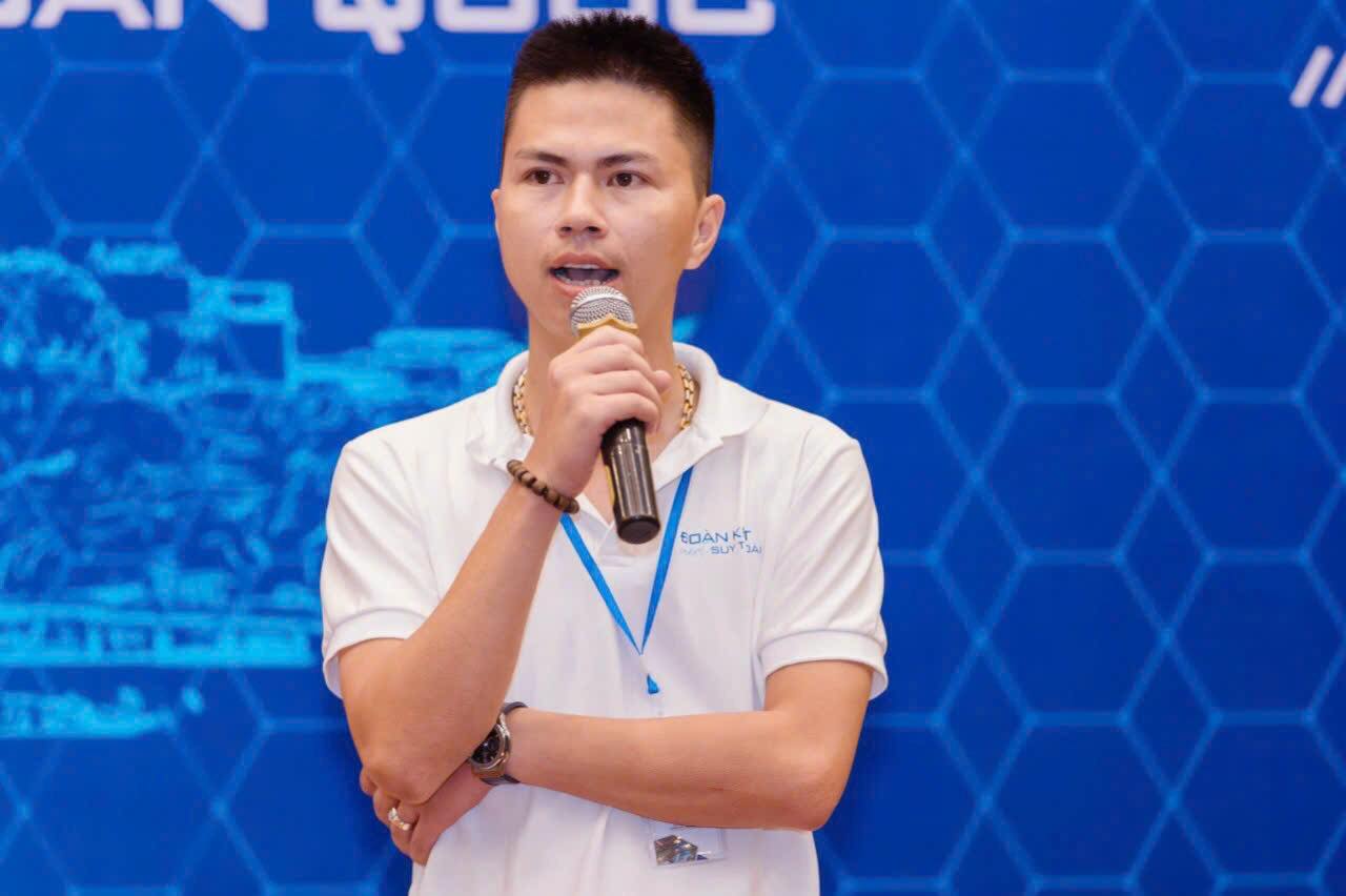 ông Vũ Mạnh Hùng - Tổng Giám đốc Chuỗi Nhà hàng hải sản Hùng Trường Sa đồng nhà tài trợ chương trình 