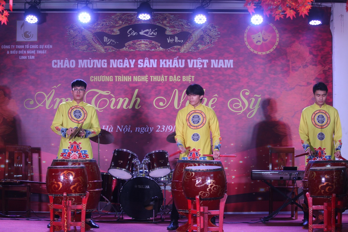 Nghệ sĩ miền Bắc kính cẩn dâng hương tưởng nhớ Tổ nghề Sân khấu - Ảnh 20