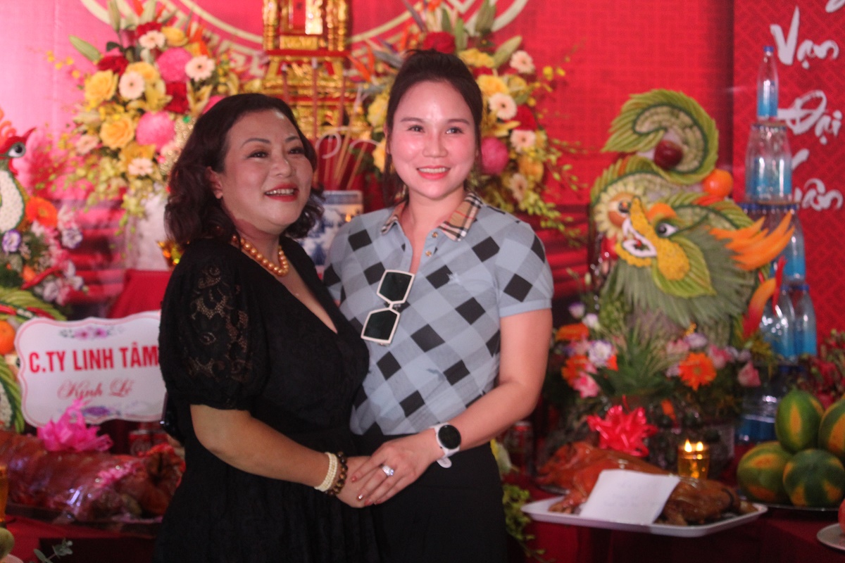 Nghệ sĩ miền Bắc kính cẩn dâng hương tưởng nhớ Tổ nghề Sân khấu - Ảnh 12