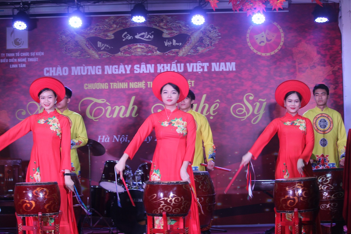 Nghệ sĩ miền Bắc kính cẩn dâng hương tưởng nhớ Tổ nghề Sân khấu - Ảnh 21