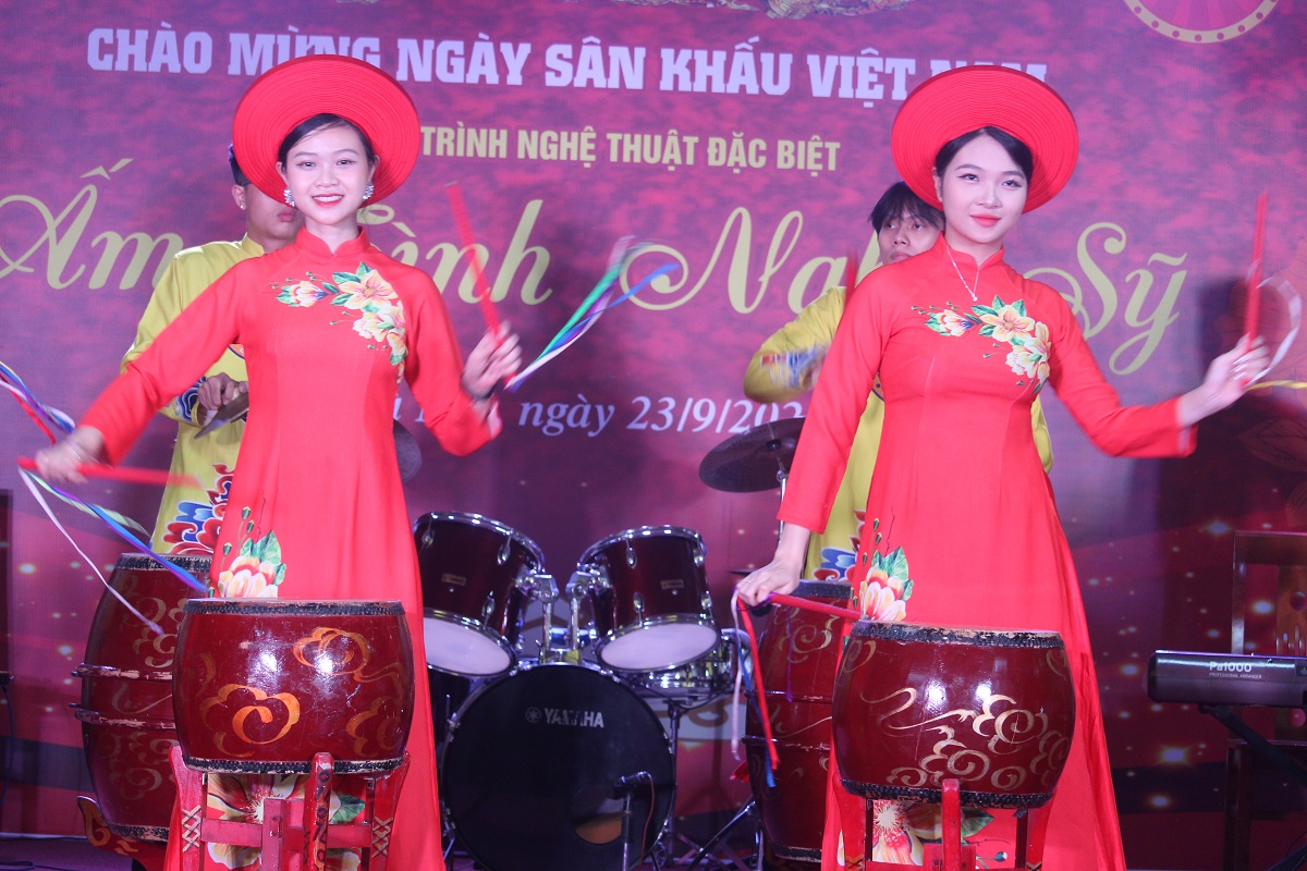 Nghệ sĩ miền Bắc kính cẩn dâng hương tưởng nhớ Tổ nghề Sân khấu - Ảnh 22