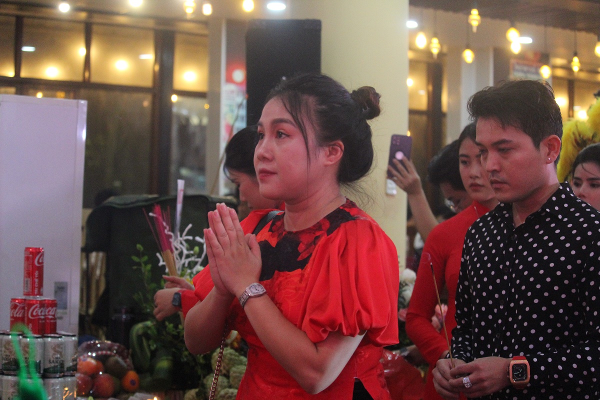 Nghệ sĩ miền Bắc kính cẩn dâng hương tưởng nhớ Tổ nghề Sân khấu - Ảnh 1