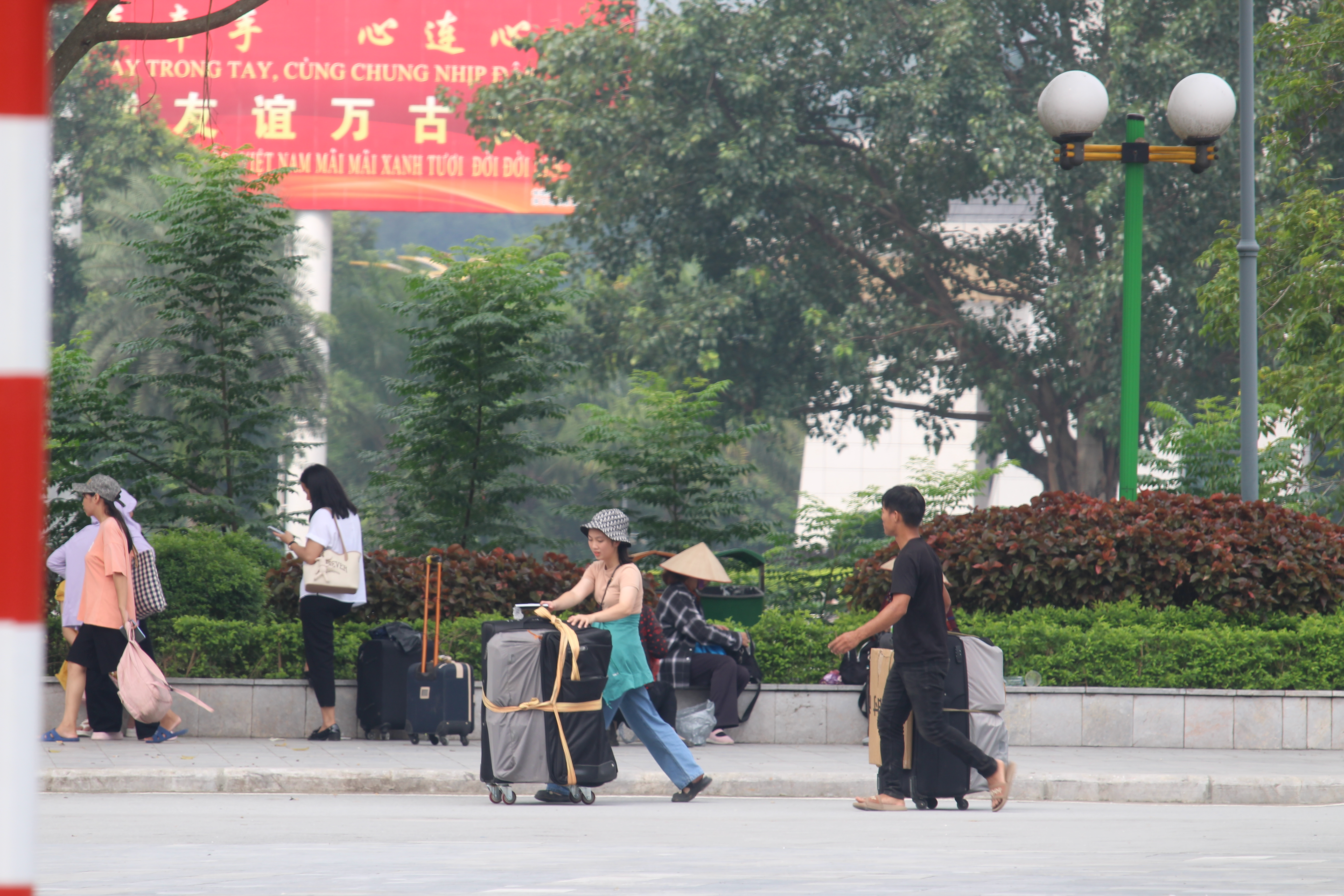 Chi Cục Hải quan cửa khẩu L&#224;o Cai: Vượt kh&#243; thực hiện tốt c&#244;ng t&#225;c hoạt động xuất nhập khẩu - Ảnh 4