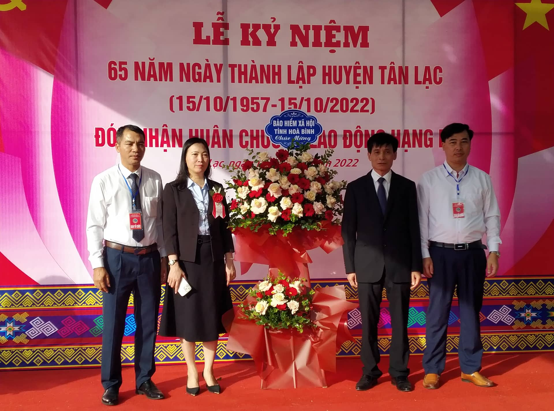 Hòa Bình Huyện Tân Lạc Kỷ Niệm 65 Năm Ngày Thành Lập Và đón Nhận Huân Chương Lao động Hạng Ba 3601