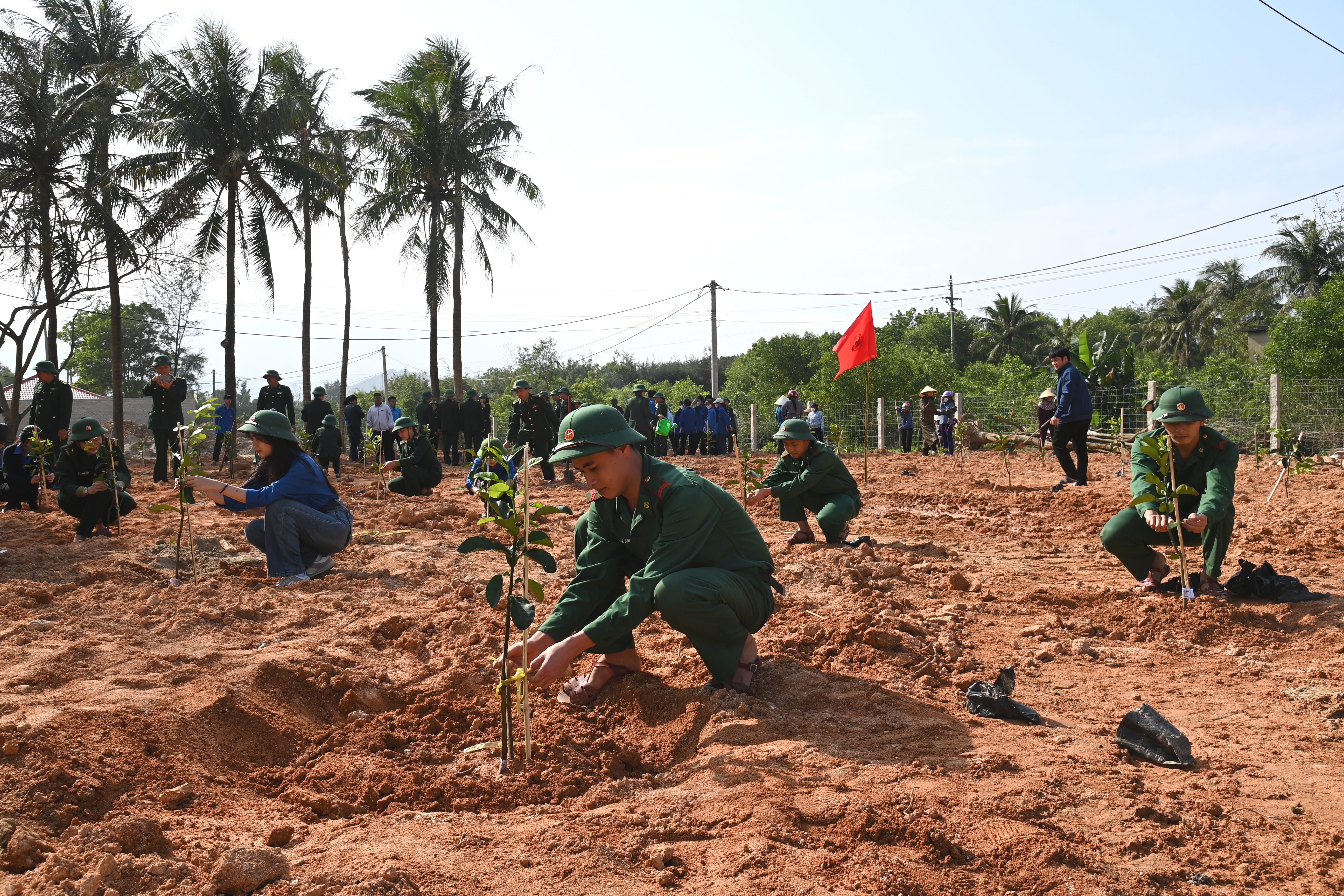 Hoạt động ph&aacute;t huy truyền thống trồng c&acirc;y do B&aacute;c Hồ khởi xướng l&agrave; h&agrave;nh động thiết thực.