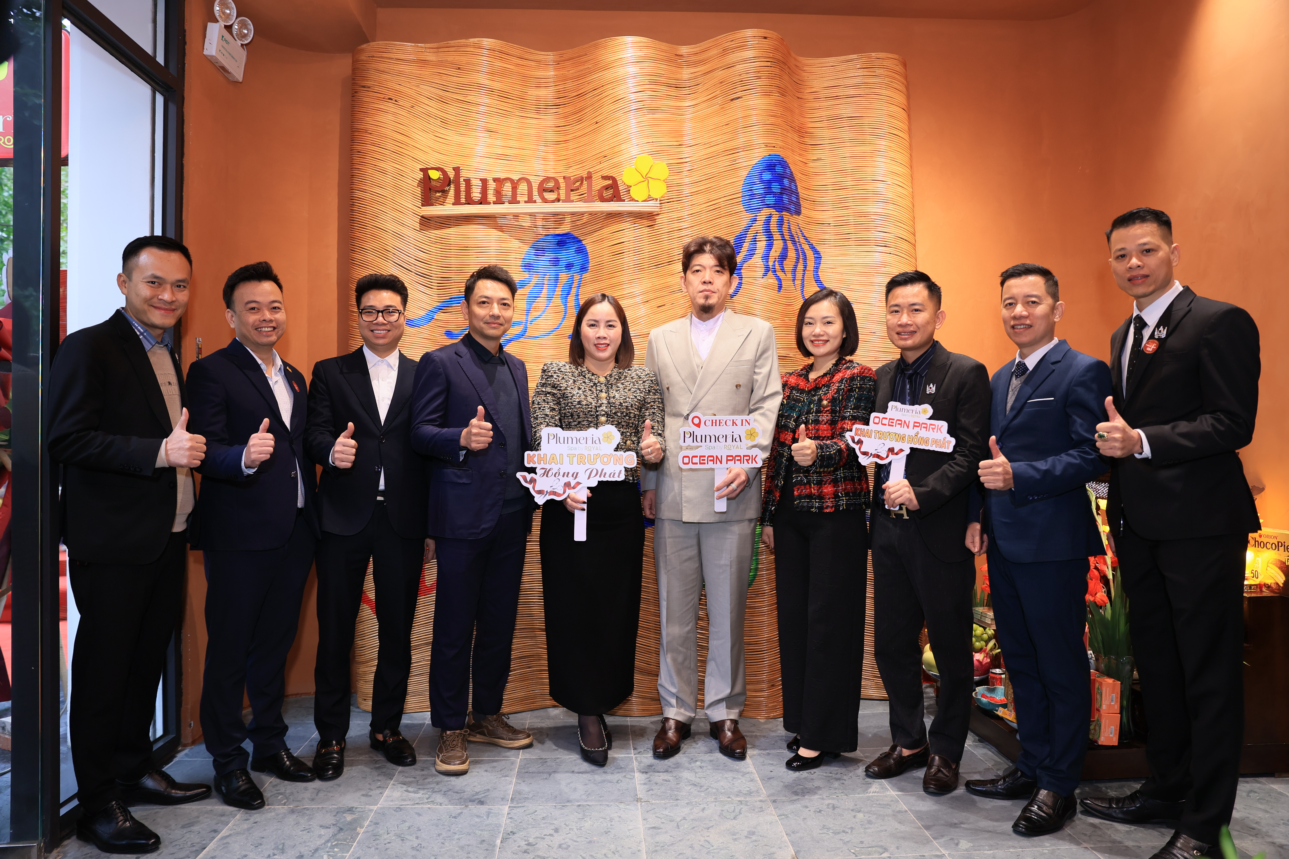 Ban l&atilde;nh đạo Tập đo&agrave;n Royal v&agrave; Plumeria Spa by Royal tại lễ khai trương Ocean Park 1.