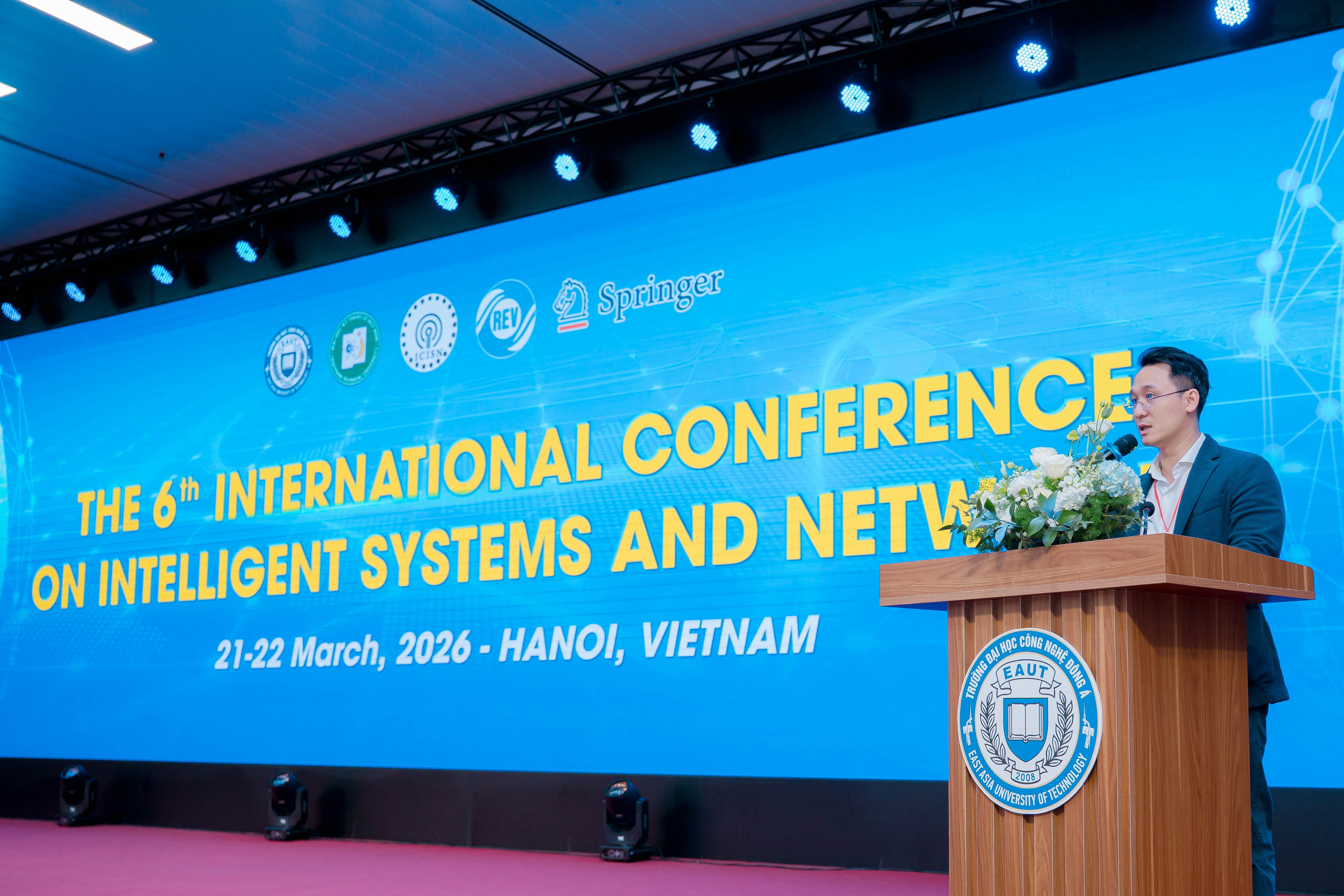 TS. Đinh Văn Th&agrave;nh - Hiệu trưởng trường Đại học C&ocirc;ng nghệ Đ&ocirc;ng &Aacute; ph&aacute;t biểu tại hội thảo &nbsp;