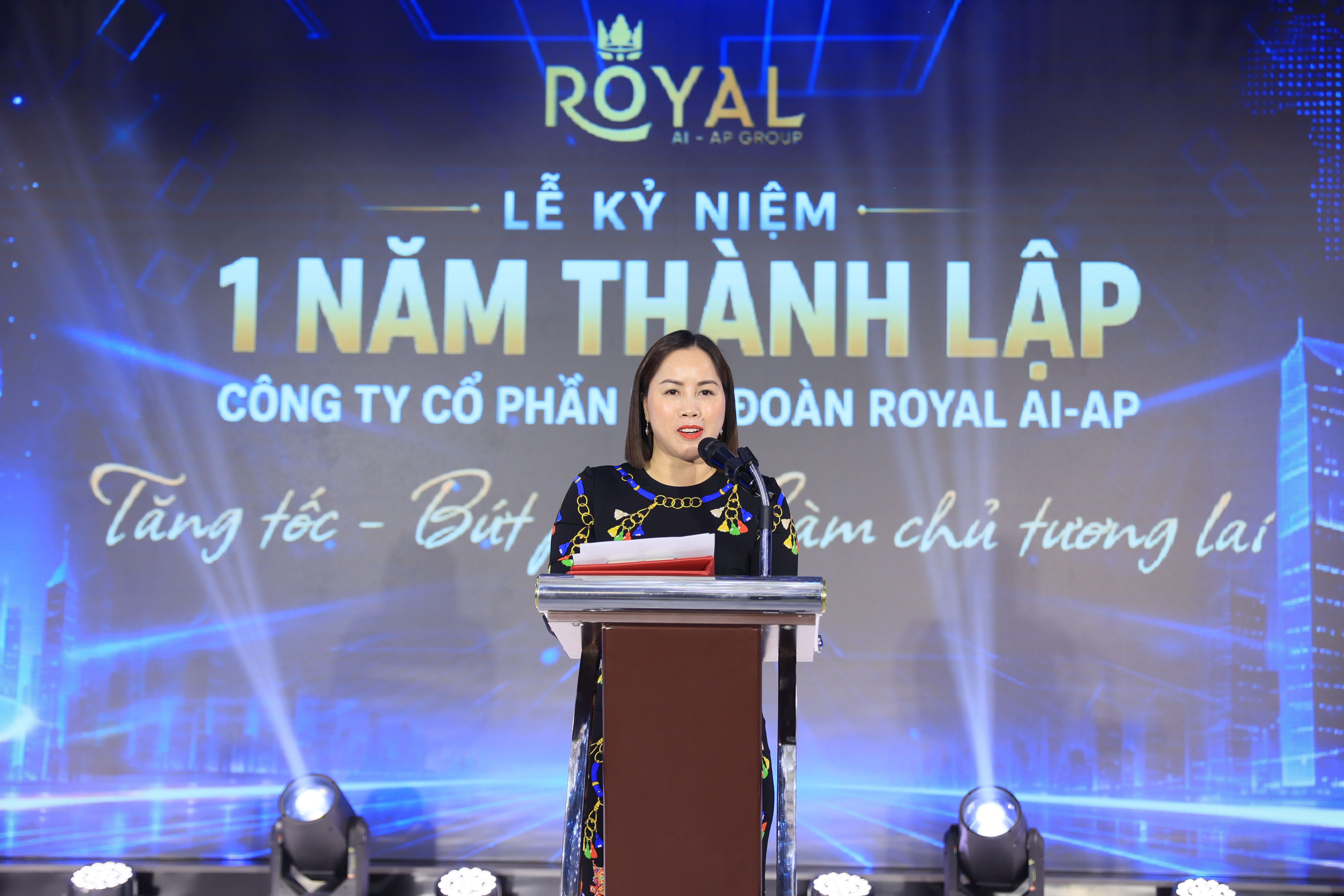 B&agrave;&nbsp;Phạm Thị Huy - Chủ tịch Hội đồng Quản trị&nbsp;C&ocirc;ng ty Cổ phần Tập đo&agrave;n Royal AI-AP&nbsp; ph&aacute;t biểu tại buổi lễ