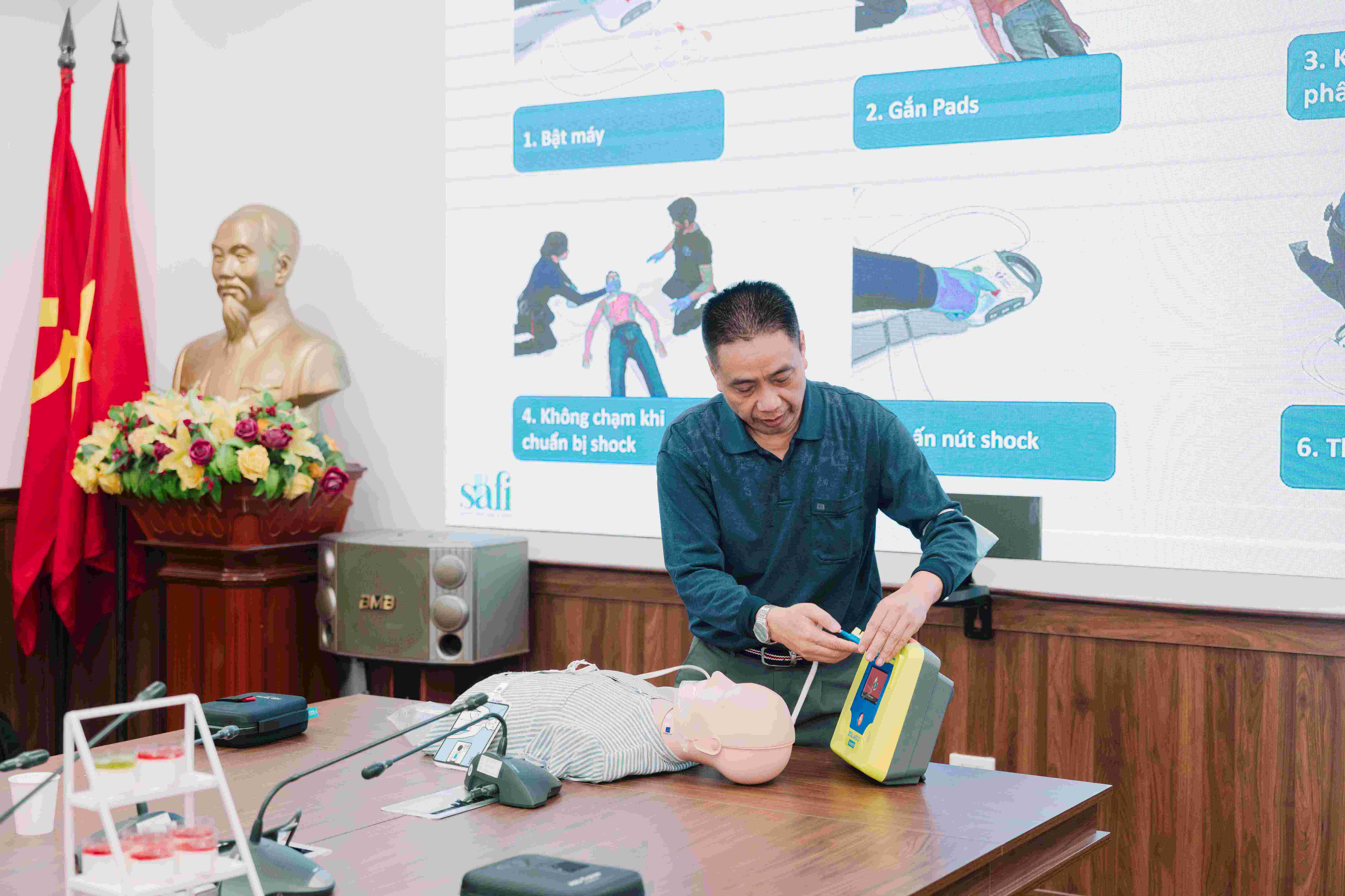 Giảng vi&ecirc;n tham gia giảng dạy.