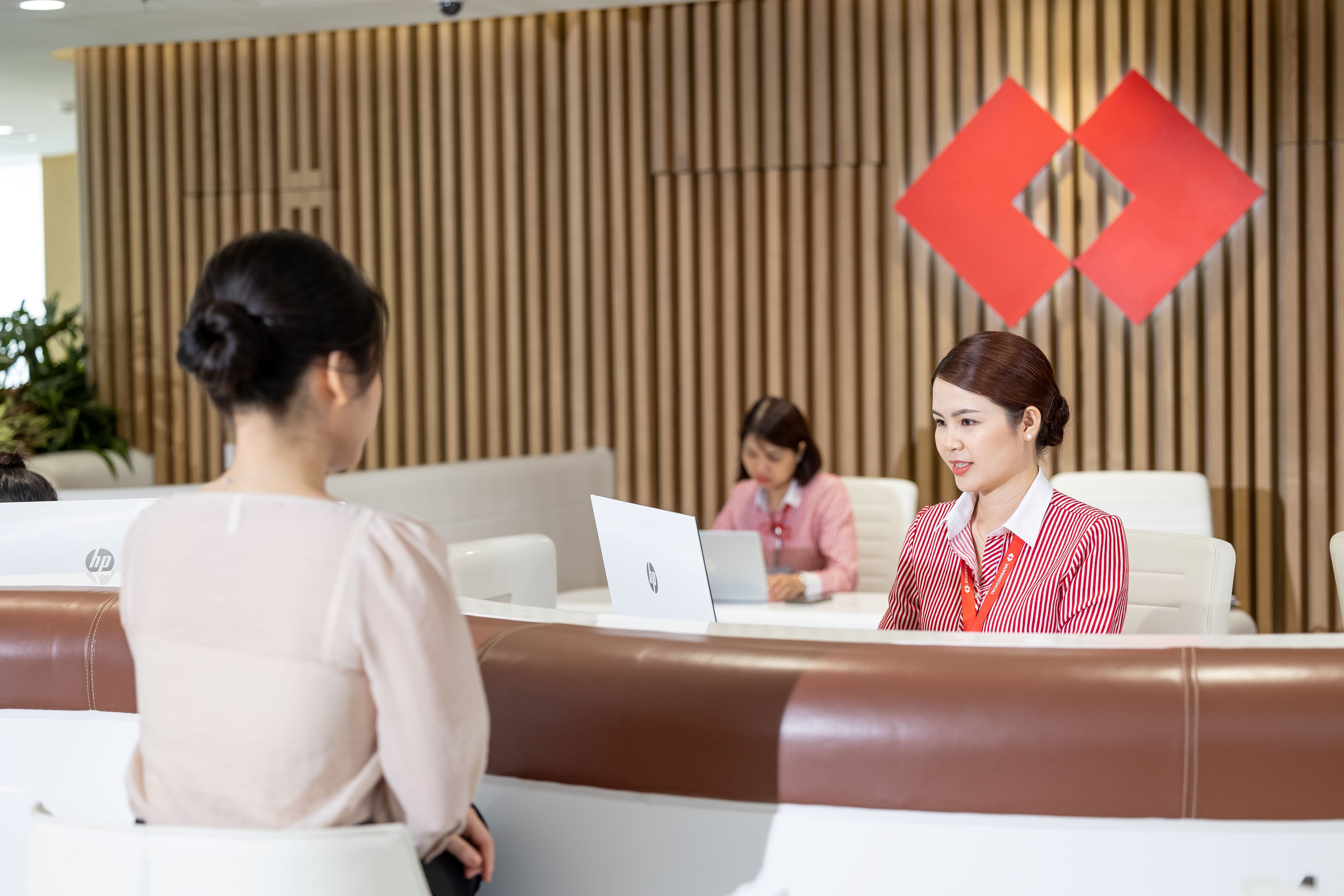 Techcombank công bố lợi nhuận năm đạt 32,5 nghìn tỷ đồng tăng trưởng 18,2% - Ảnh 1