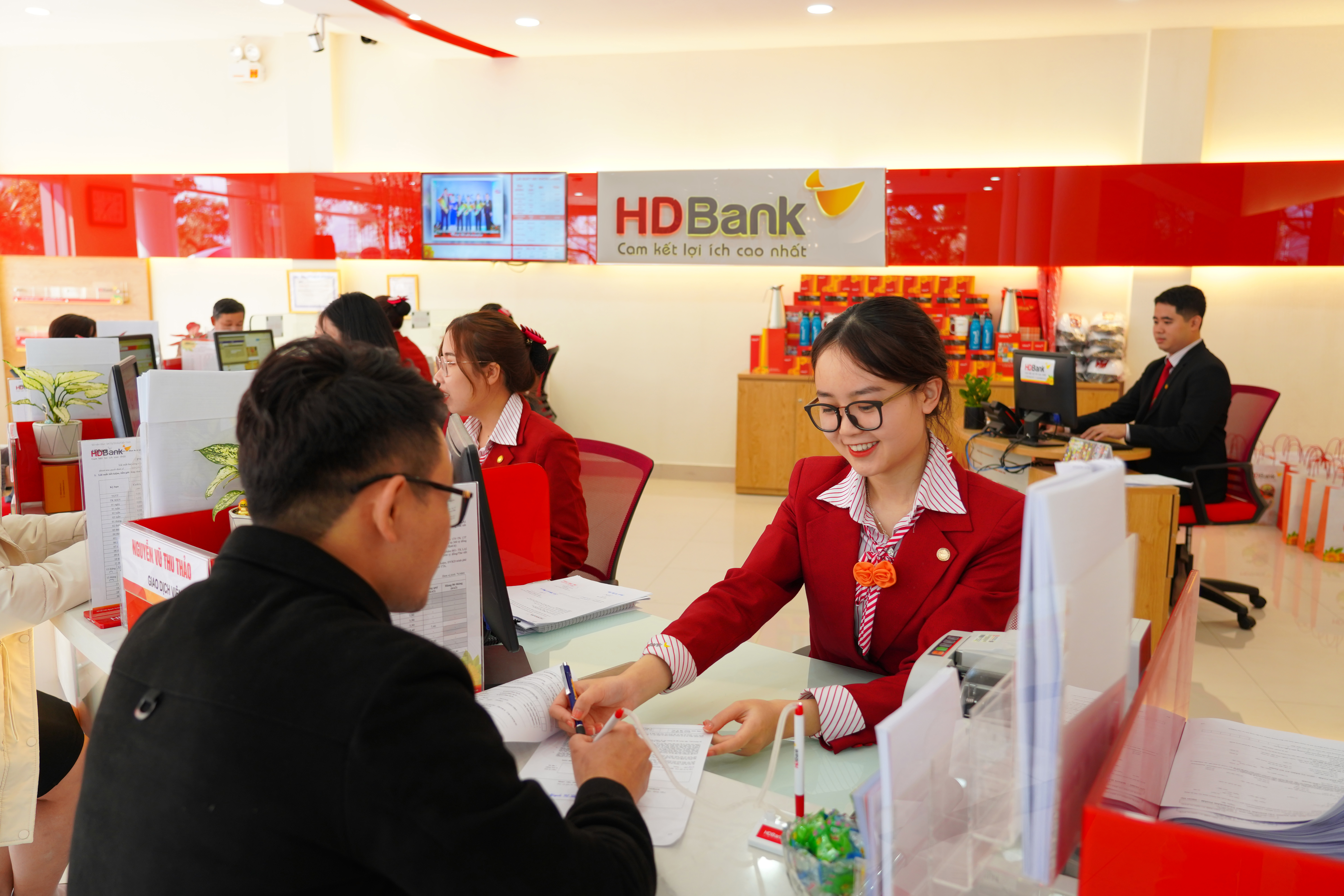 HDBank phủ s&#243;ng khắp 61/63 tỉnh, th&#224;nh tr&#234;n cả nước, phục vụ th&#234;m h&#224;ng triệu kh&#225;ch h&#224;ng  - Ảnh 3