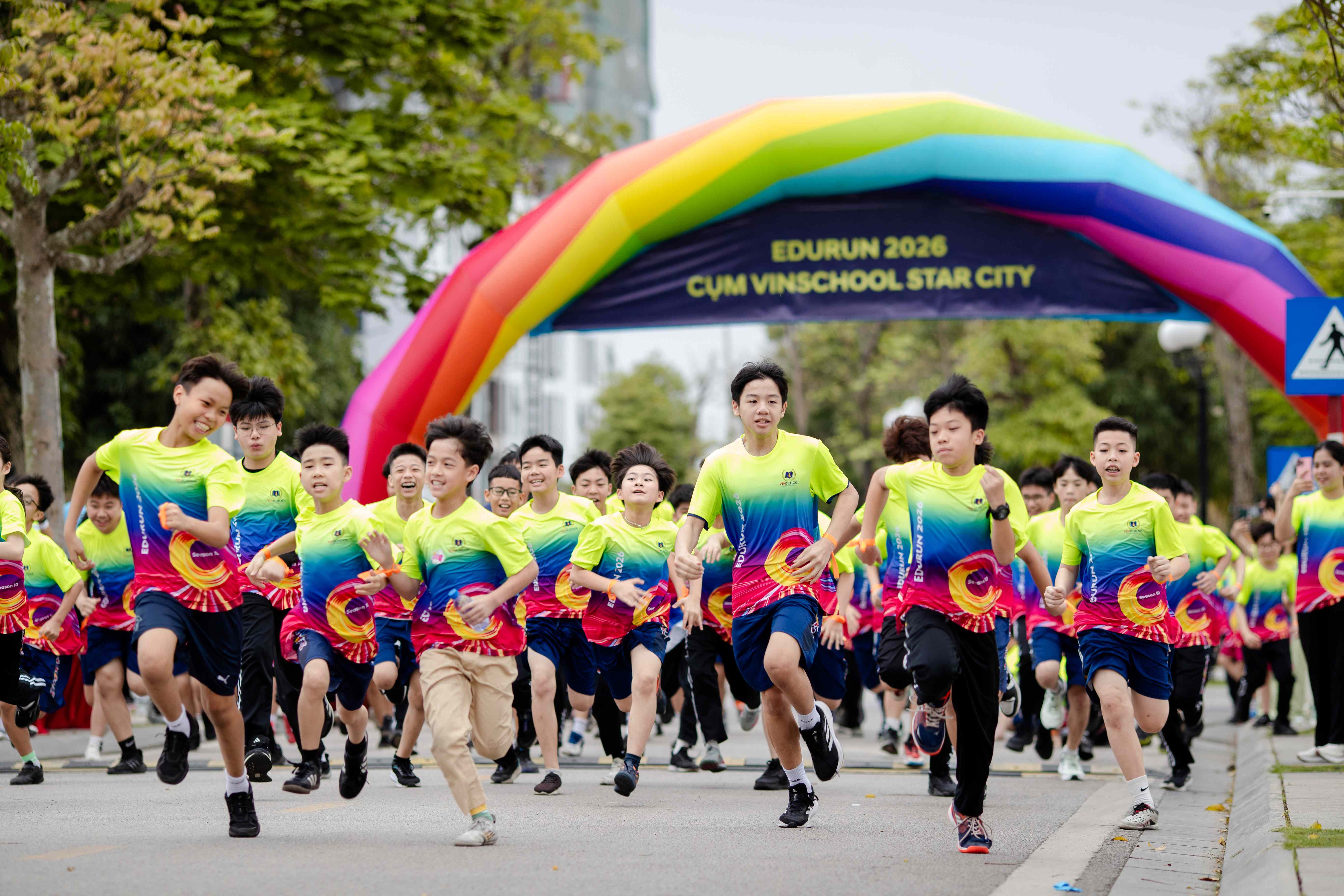 Edurun lu&ocirc;n theo đuổi triết l&yacute;: Gi&aacute;o dục kh&ocirc;ng chỉ diễn ra trong lớp học, m&agrave; được h&igrave;nh th&agrave;nh th&ocirc;ng qua trải nghiệm, h&agrave;nh động v&agrave; tr&aacute;ch nhiệm với cộng đồng.