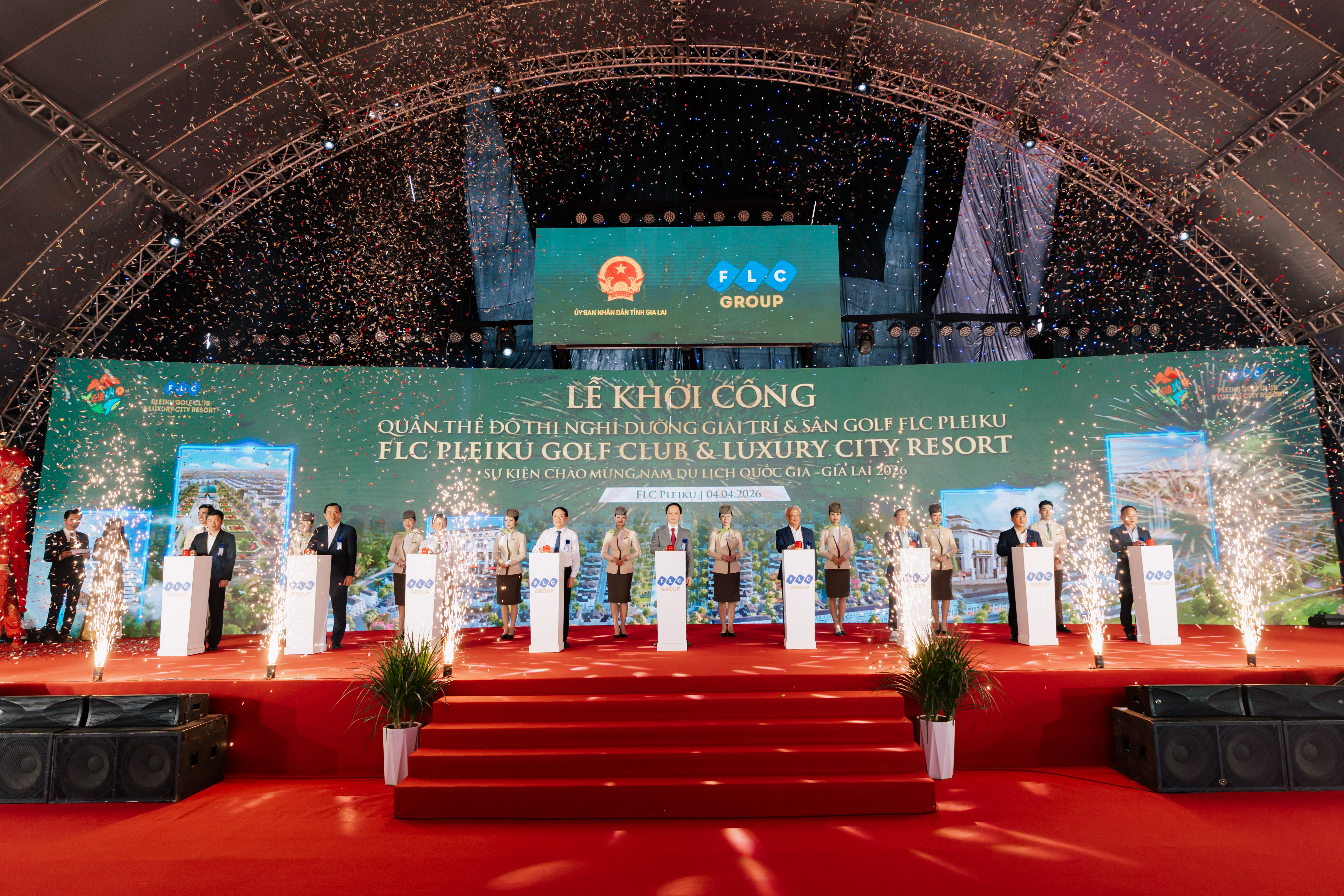 C&aacute;c đại biểu thực hiện nghi thức khởi c&ocirc;ng dự &aacute;n quần thể đ&ocirc; thị nghỉ dưỡng - s&acirc;n golf FLC Pleiku.