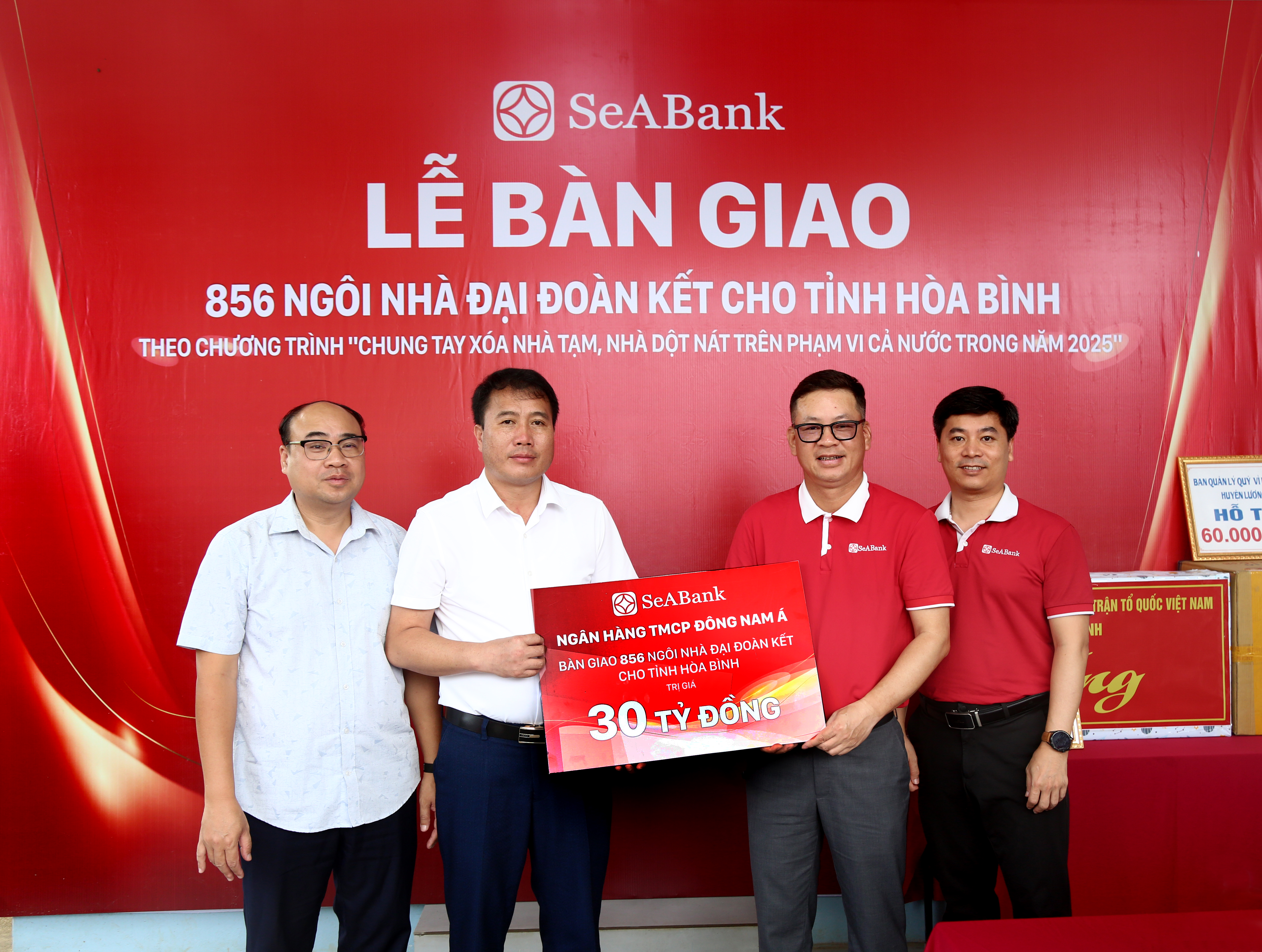 SeABank b&#224;n giao 856 căn nh&#224; đại đo&#224;n kết cho tỉnh H&#242;a B&#236;nh - Ảnh 1