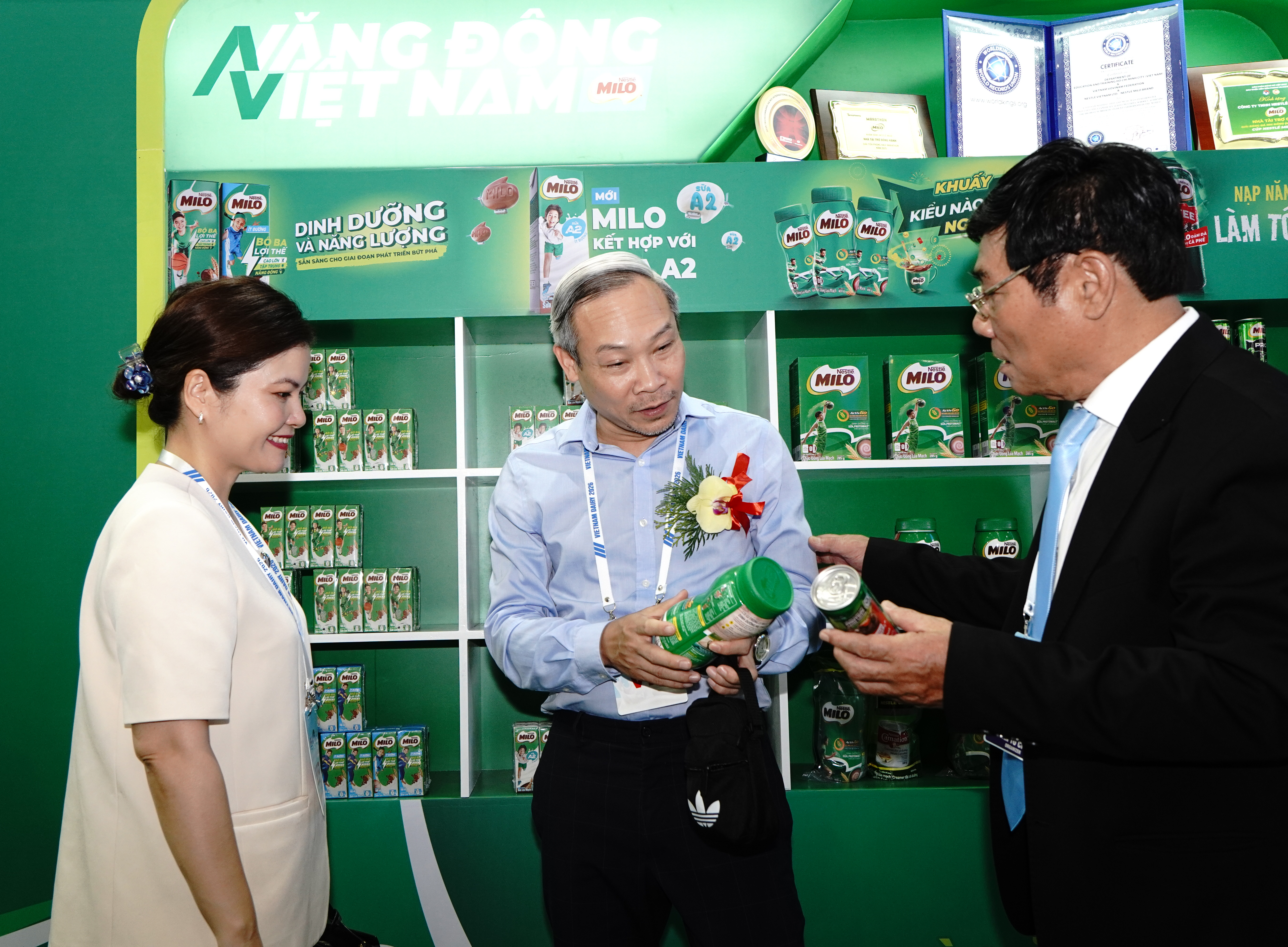 Đại biểu tham quan gian h&agrave;ng của Nestl&eacute; MILO tại Triển l&atilde;m quốc tế ng&agrave;nh sữa 2026