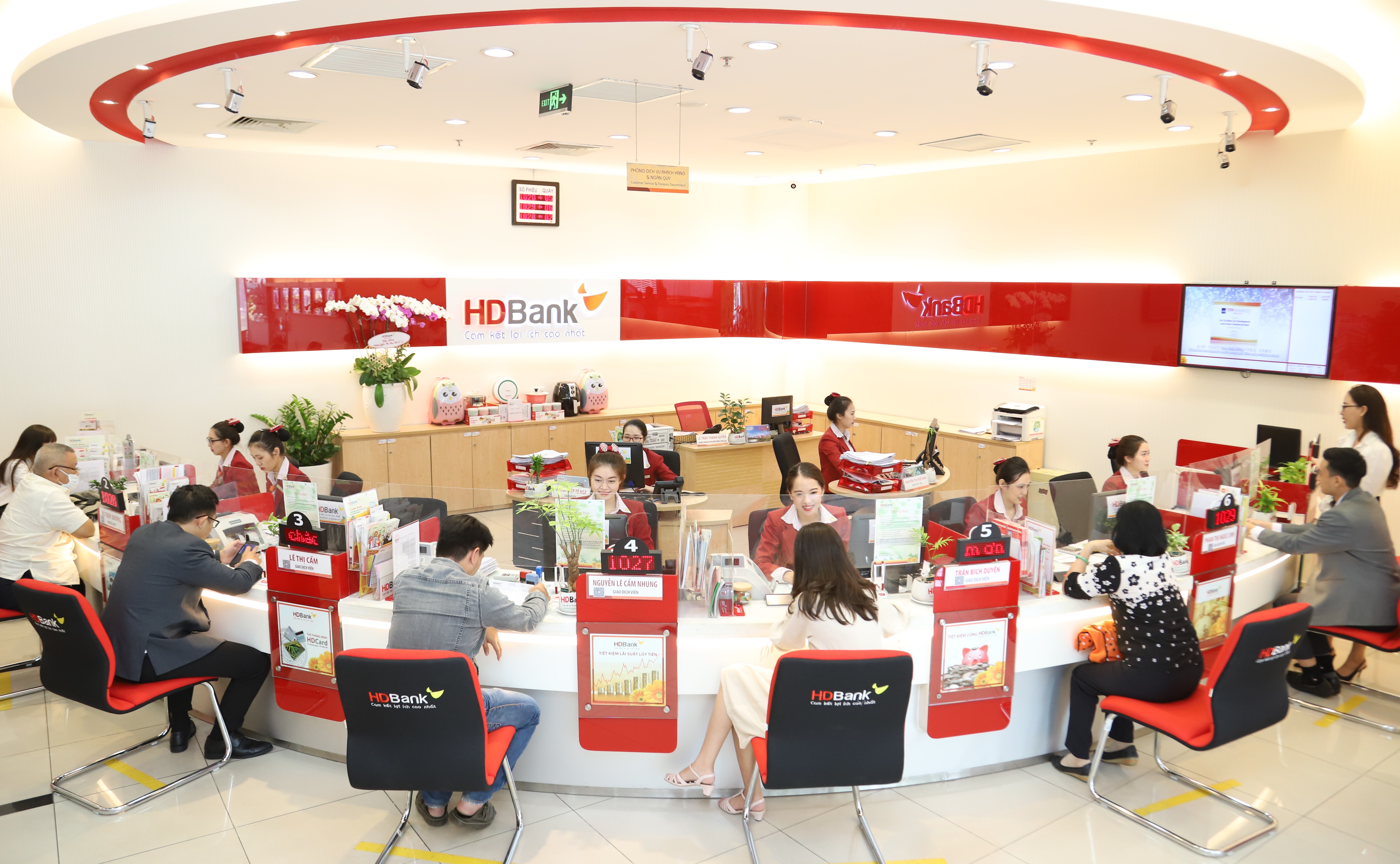 Fitch Ratings lần đầu xếp hạng HDBank, ghi nhận nền tảng tài chính vững mạnh top đầu Việt Nam - Ảnh 1