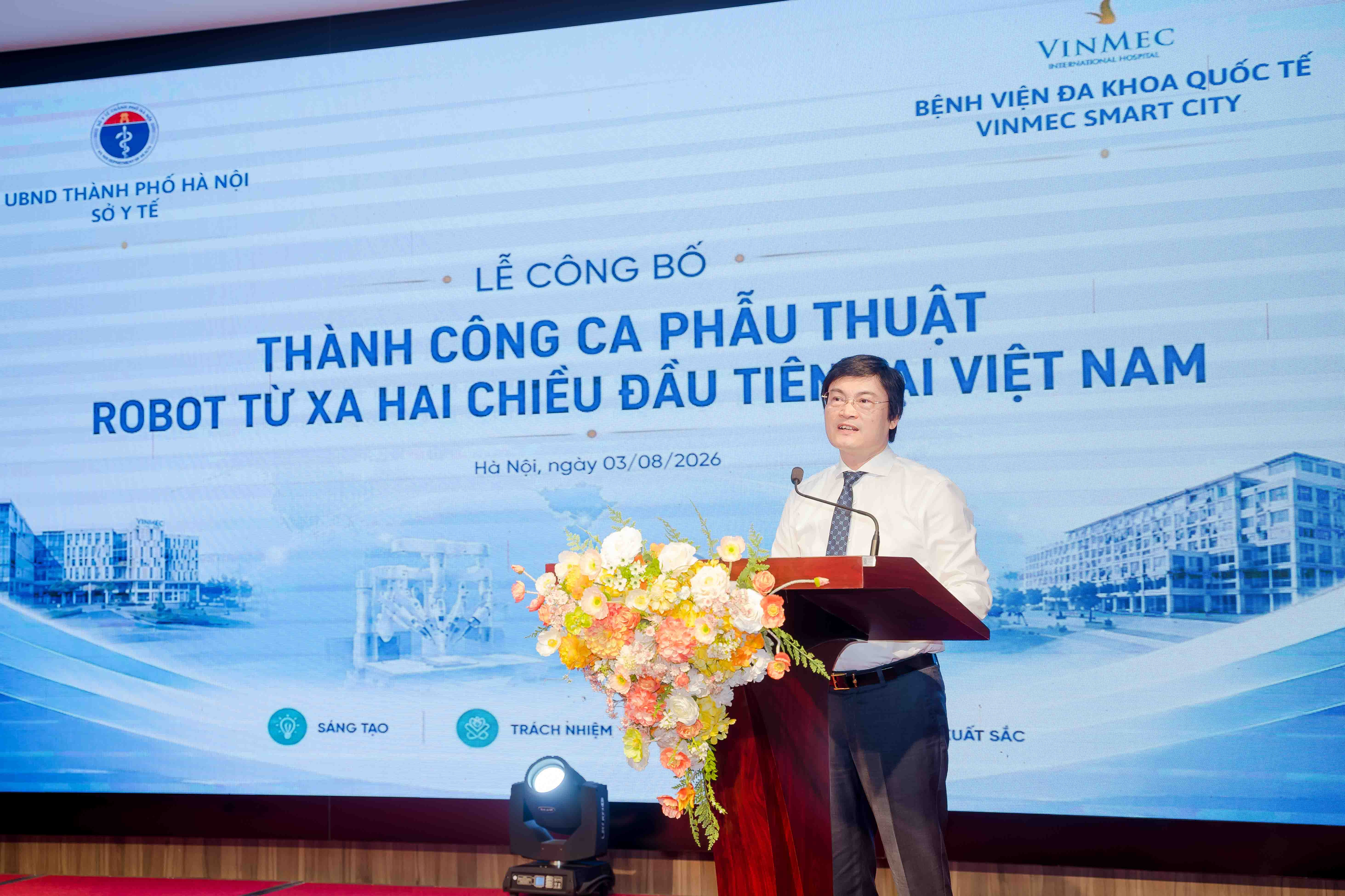 TS Nguyễn Trọng Diện, Gi&aacute;m đốc Sở Y tế H&agrave; Nội ph&aacute;t biểu tại buổi lễ c&ocirc;ng bố th&agrave;nh c&ocirc;ng ca mổ phẫu thuật robot từ xa hai chiều, diễn ra s&aacute;ng nay (03/08).