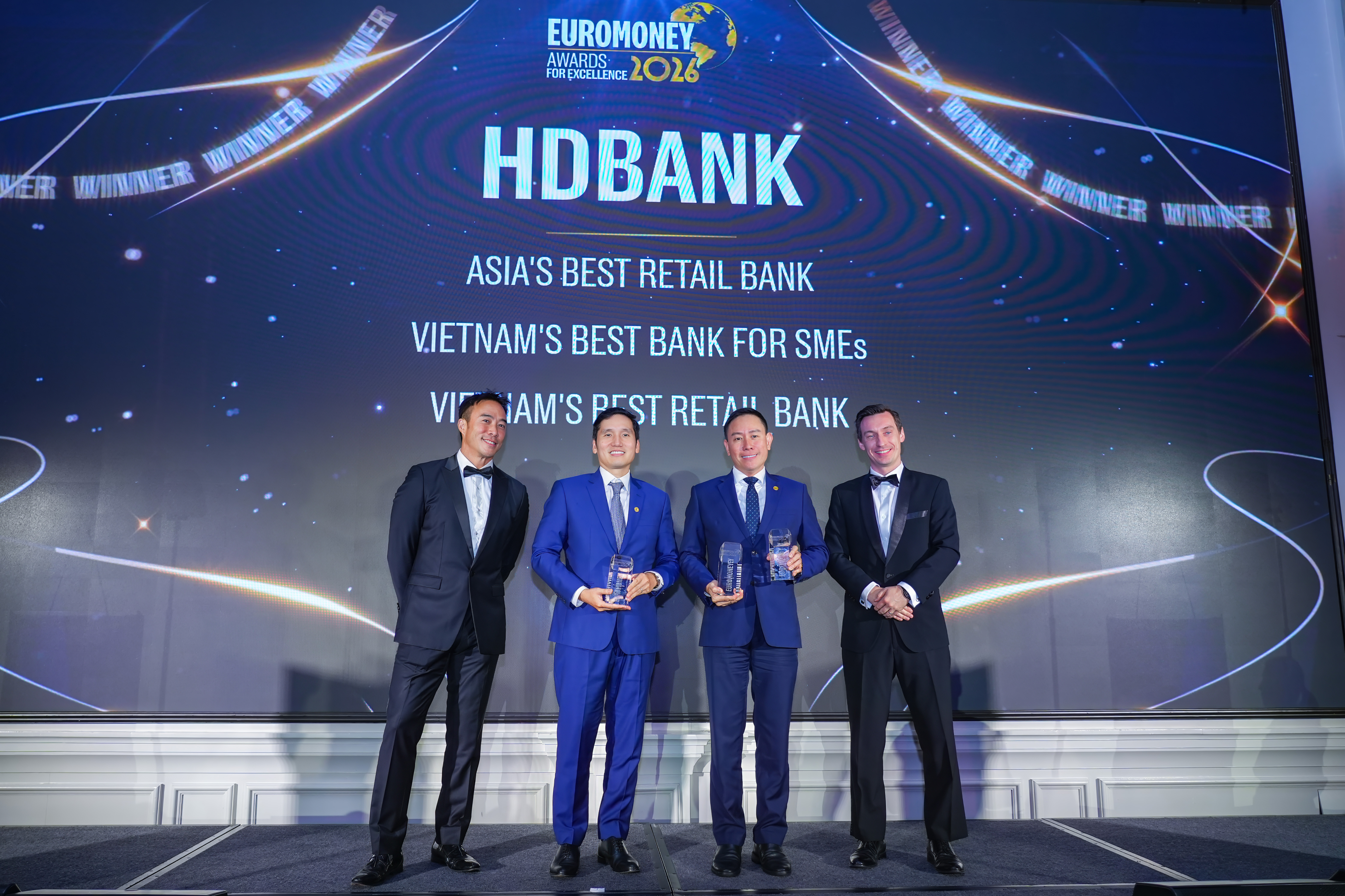 Danh hiệu “Ngân hàng Bán lẻ tốt nhất châu Á” lần đầu tiên được trao cho một ngân hàng Việt Nam - Ảnh 2