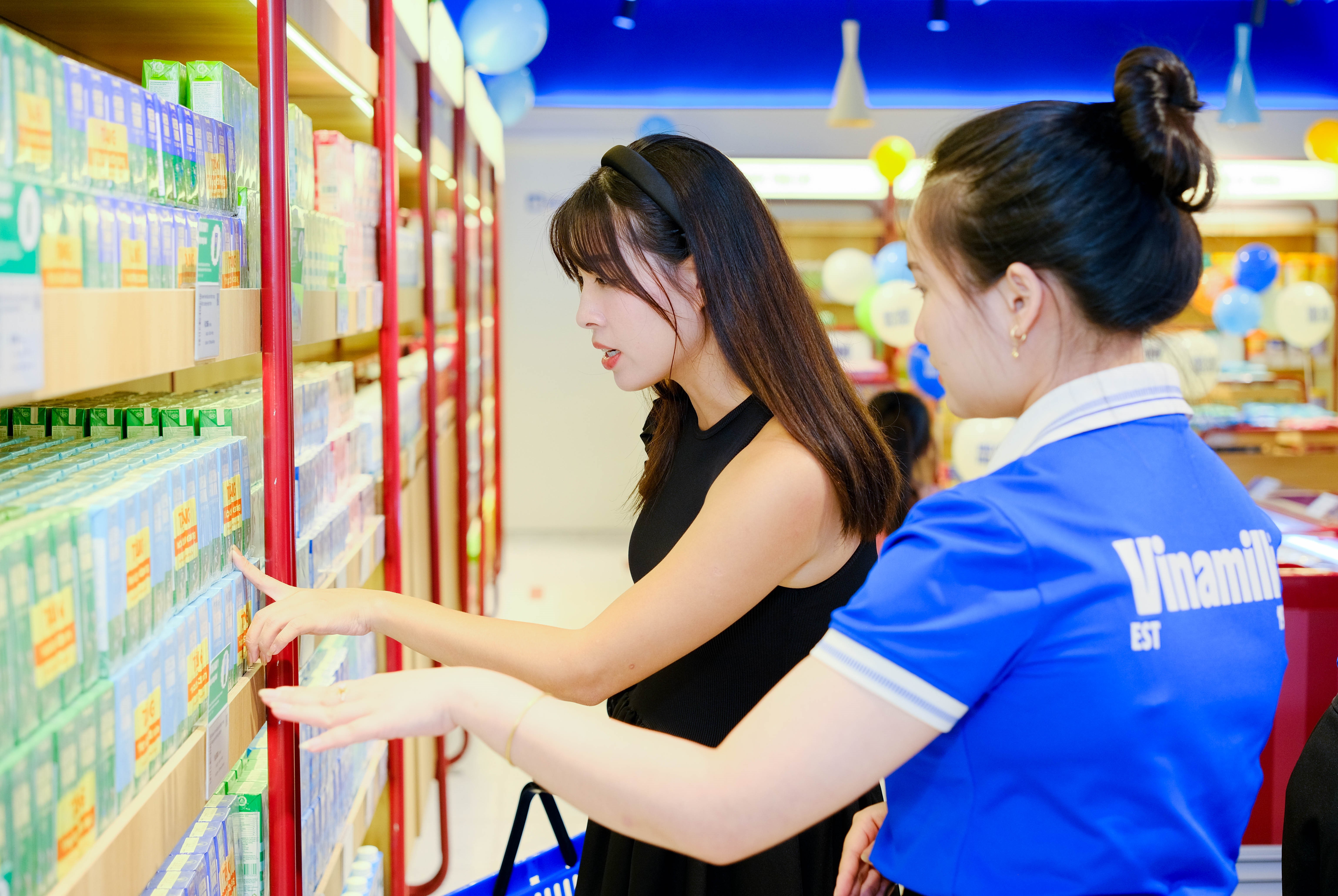 Vinamilk tăng trưởng doanh thu quý 3 tại thị trường trong nước nhờ tăng độ phủ cửa hàng; sản phẩm mới và đa dạng cách tiếp cận người tiêu dùng. Ảnh: Vi Nam  