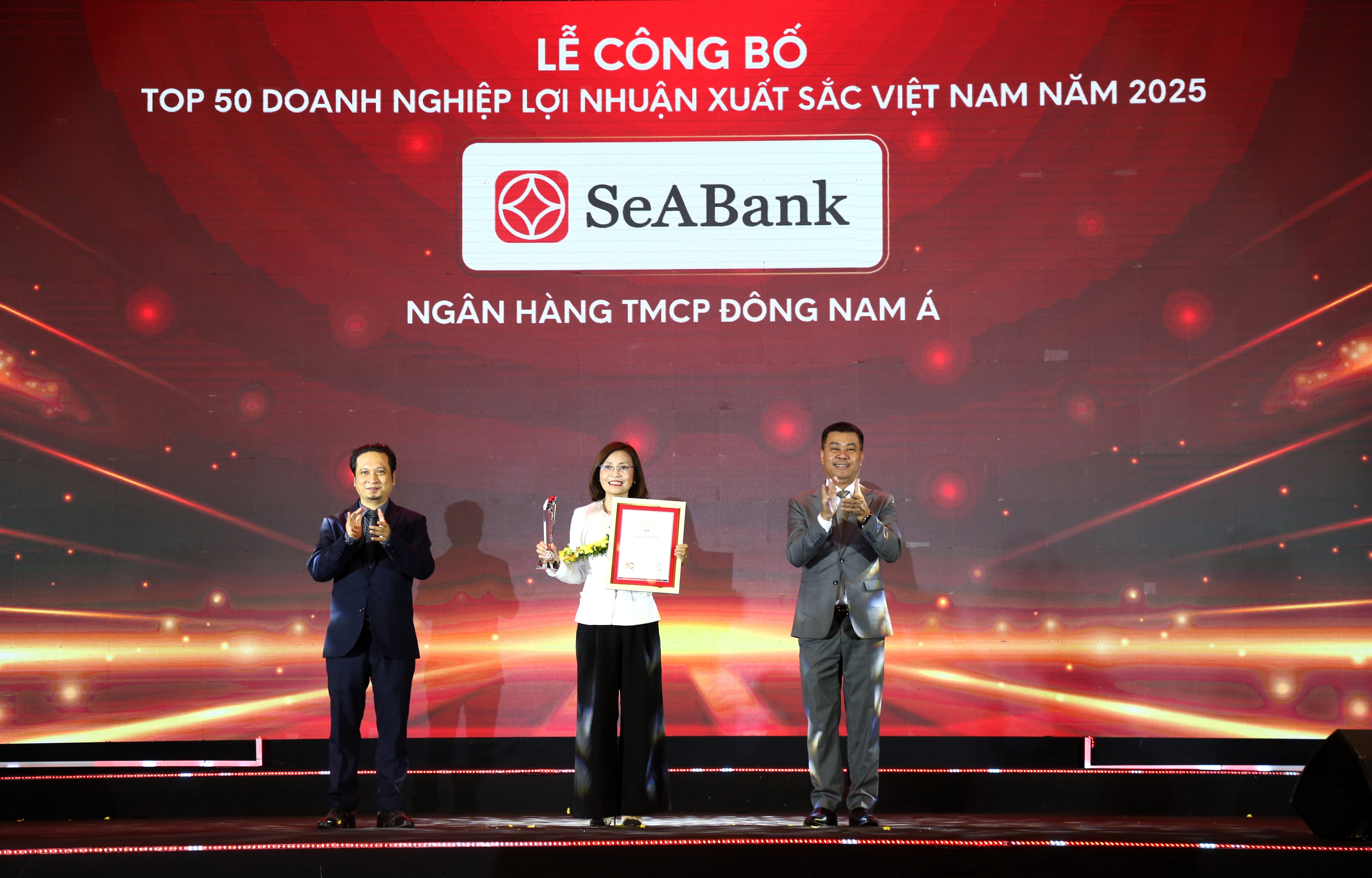 SeABank lần thứ 6 được vinh danh trong Top 50 doanh nghiệp có lợi nhuận xuất sắc nhất Việt Nam năm 2025 - Ảnh 1