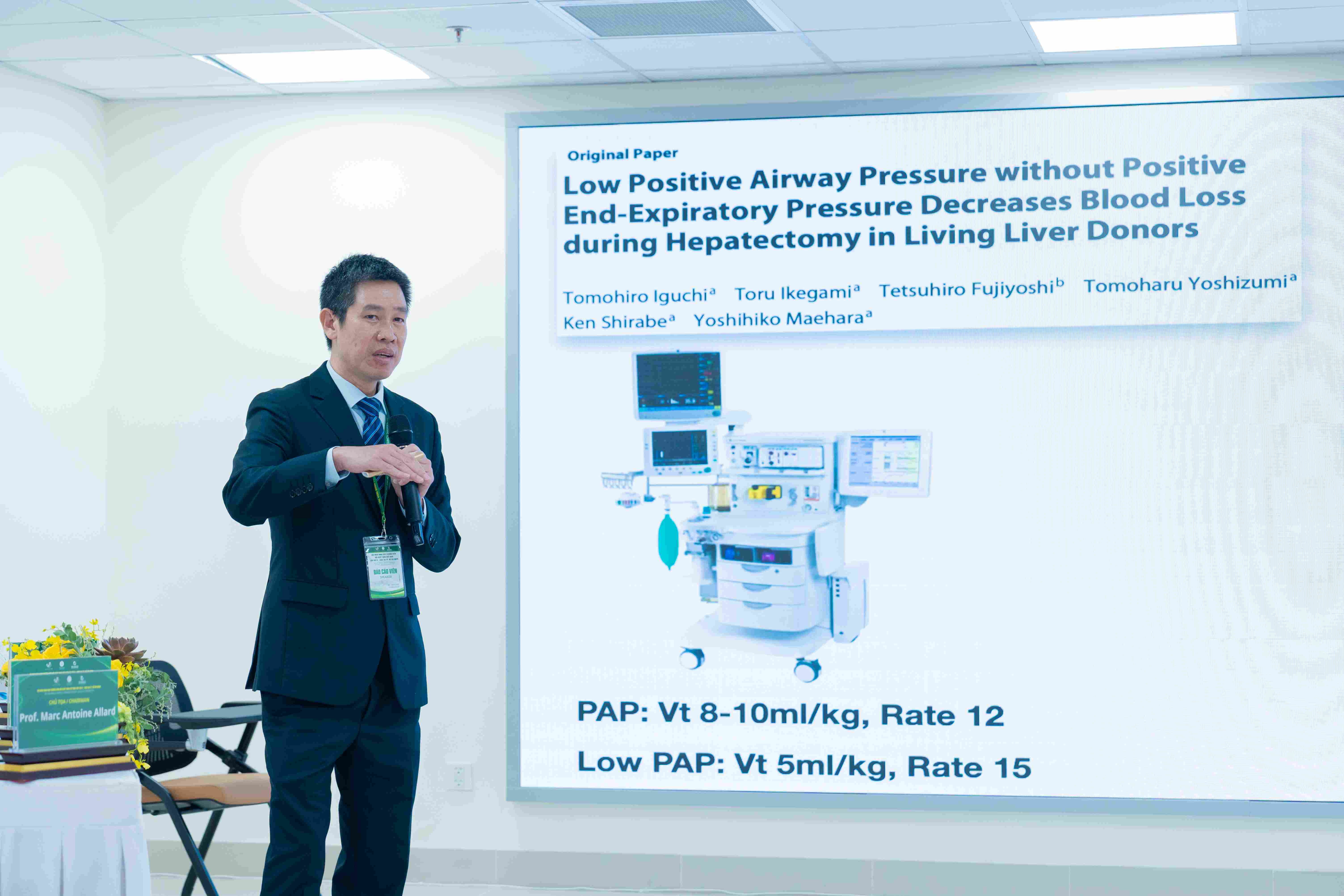 Báo cáo viên Vinmec chia sẻ chuyên môn ghép gan tại Hội nghị