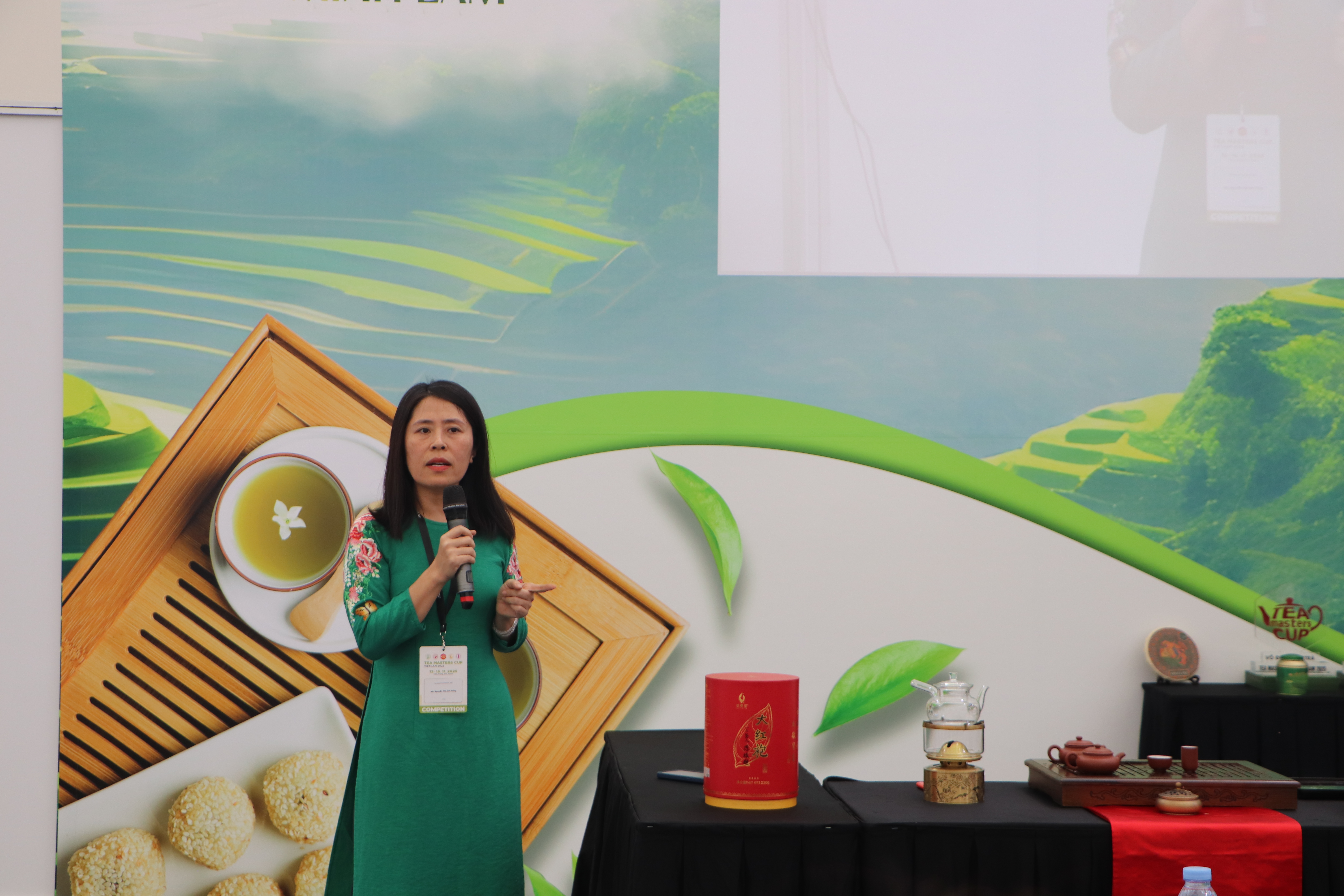 B&agrave; Nguyễn Thị &Aacute;nh Hồng &ndash; Ph&oacute; Chủ tịch Thường trực Hiệp hội Ch&egrave; Việt Nam, Gi&aacute;m đốc Tea Masters Cup Việt Nam