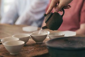 Nghệ thuật thưởng trà: Phép tắc ứng xử tinh tế cho chủ và khách