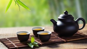 Trà và thơ: Cuộc giao hòa giữa hương vị nhân sinh và tinh thần nghệ thuật