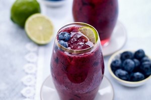 Trà lạnh việt quất: Món uống cực chill cho ngày hè 