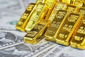 Giá vàng liên tục lập đỉnh cao, chuyên gia cảnh báo rủi ro