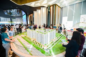 Người mua nhà ở thực: "Bắt sóng" thị trường hay tiếp tục chờ giá giảm?