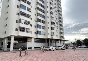 Giá nhà leo thang, thu nhập dậm chân: Bài toán nan giải của người trẻ