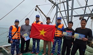Hải đoàn 11 Cảnh sát biển tích cực tuyên truyền pháp luật cho ngư dân