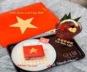 Mùa lễ lớn, quán cà phê Hà Nội “thay áo” đỏ rực chào mừng 30/4