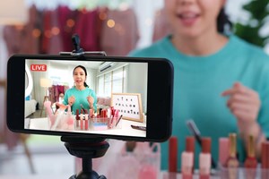 Livestream, flash sale và AI: Xu hướng mua sắm