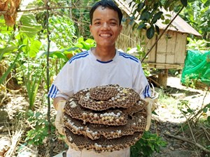 Chàng trai Cơ Tu bỏ Đại học về làng theo đuổi nghề sáng tạo nội dung