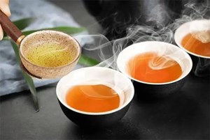 Bốn thói quen uống trà cần tránh để bảo vệ sức khỏe cho người sau tuổi 40