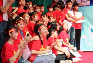 Bồi đắp tình yêu biển đảo cho học sinh