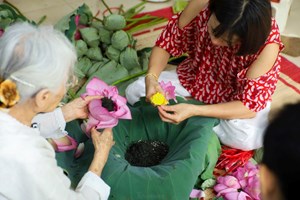 Hương sen trong chén trà: Câu chuyện tinh tế về đặc sản nức tiếng Hà thành