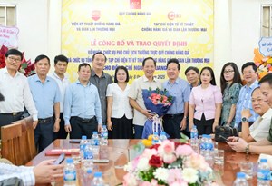 Lễ công bố và trao quyết định bổ nhiệm chức vụ Phó Chủ tịch thường trực Hội đồng Quản lý Quỹ Chống hàng giả và Tổng biên tập Tạp chí Điện tử Kỹ thuật Chống hàng giả và Gian lận thương mại