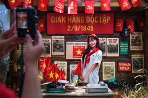 Check-in quán trà sữa rực rỡ cờ hoa mừng lễ kỷ niệm 80 năm Quốc khánh 2/9