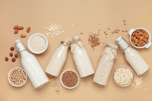 Thị trường sữa hạt “nóng lên” nhờ xu hướng bền vững