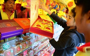 An toàn thực phẩm mùa Trung thu: Làm sao để chọn bánh sạch?