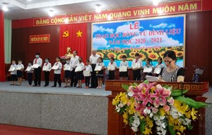 Học bổng Vũ Đình Liệu tiếp sức học sinh huyện Vị Thủy, Hậu Giang