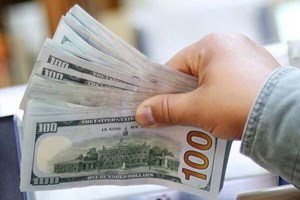 Giá bán USD được Ngân hàng Nhà nước tăng lên 23.700 đồng