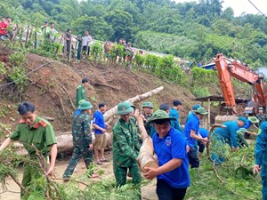 Sức mạnh của tình yêu thương trong bão lũ