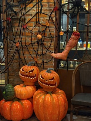 Trải nghiệm lễ hội Halloween qua góc cà phê "rực rỡ" tại Hà Nội