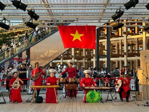 Người trẻ “thổi hồn” vào âm nhạc dân tộc