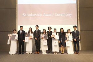 Tập đoàn Lotte trao 50 suất học bổng cho sinh viên xuất sắc và có hoàn cảnh khó khăn