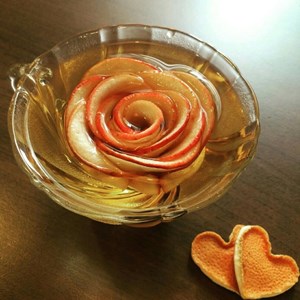 Trà hoa hồng táo: Nghệ thuật từ những lát táo mỏng